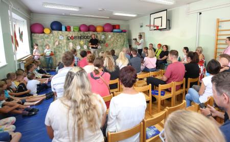 PRVI ŠOLSKI DAN SPREJEM PRVOOLČKOV UNEC 12 FOTO LJUBO VUKELIČ